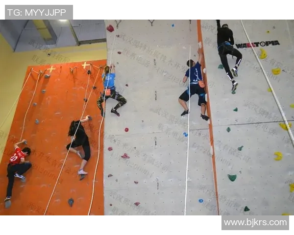 攀岩深度探索南京攀岩队的训练与战术揭秘 攀岩深度探索南京攀岩队的训练与战术揭秘