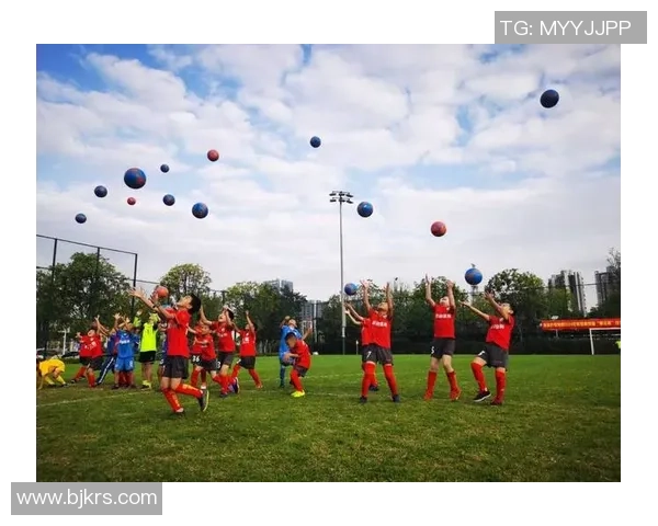 深圳足球队的配合变革引发热议探索新战术与团队协作的未来之路