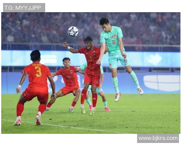 杭州足球队状态揭秘:巨献背后的拼搏与荣耀之路 杭州足球队状态揭秘:巨献背后的拼搏与荣耀之路